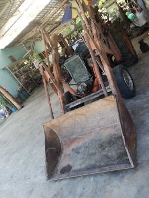 รถตักพร้อมใช้งาน