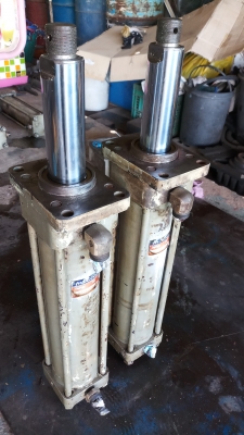 กระบอกไฮโดรอลิคนอกสภาพดี กระบอกไฮโดรอลิคนอกสภาพดี