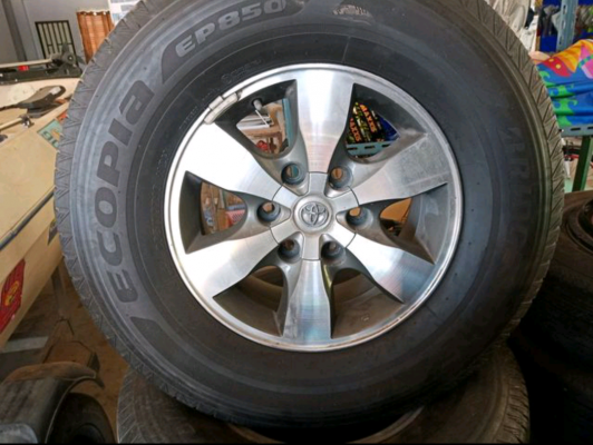 ล้อแม็คพร้อมยางวีโก้6รู ขอบ16ทั่งชุด ยางปี16.