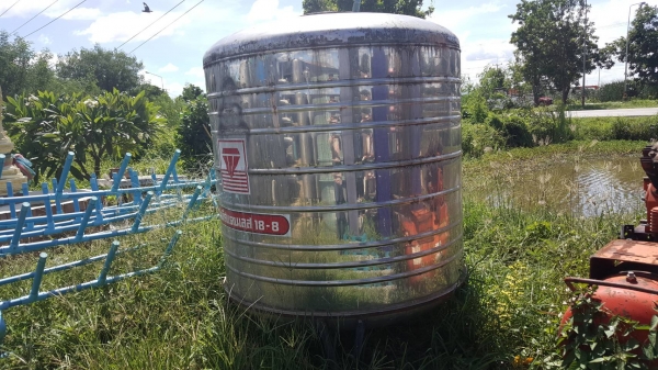 ถังน้ำสแตนเลสขนาด 1600 ลิตรตราเพชรมือสองสวยๆ ถังน้ำสแตนเลสขนาด 1600 ลิตรตราเพชรมือสองสวยๆ