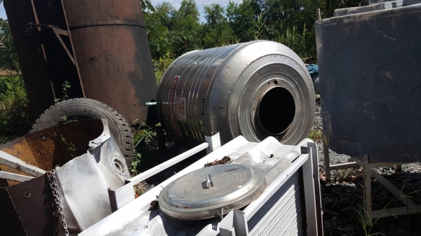 ถังน้ำสแตนเลสขนาด 1600 ลิตรตราเพชรมือสองสวยๆ ถังน้ำสแตนเลสขนาด 1600 ลิตรตราเพชรมือสองสวยๆ