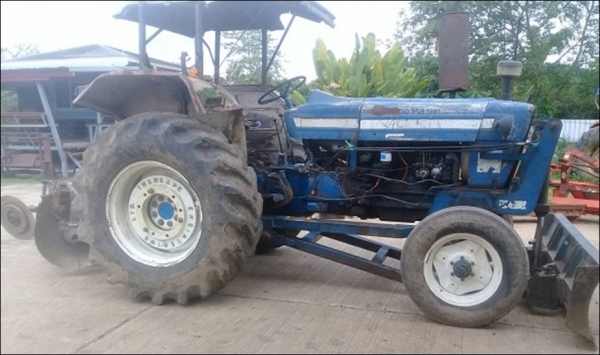 ขายรถไถฟอร์ด6600 มีใบดัน กับผานพรวน