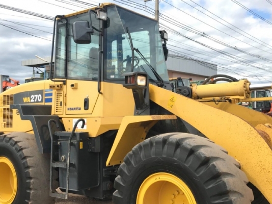 ขายรถตักล้อยาง KOMATSU WA270-5 รถนอกนำเข้าเองจากญี่ปุ่น สภาพสวยพร้อมใช้งาน มีVDOการทำงานครับ