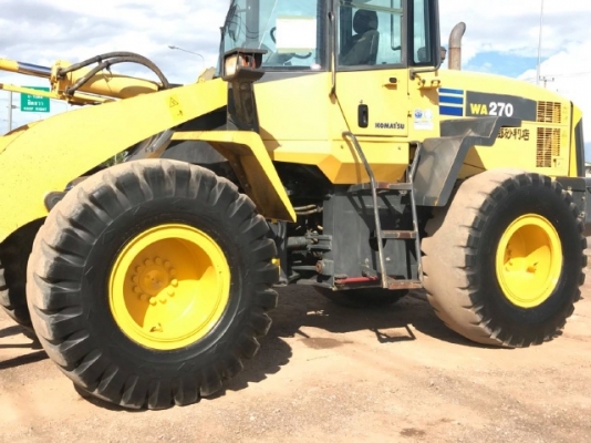 ขายรถตักล้อยาง KOMATSU WA270-5 รถนอกนำเข้าเองจากญี่ปุ่น สภาพสวยพร้อมใช้งาน มีVDOการทำงานครับ