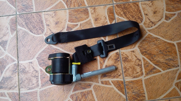 สายเบลท์ หน้าข้างขวา Mercedes Benz W210 W124 C200 ปี1998