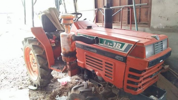 นั่งขับเก่านอก L1-18  สองเพลา  มีผาลหลัง สนใจแวะมาชมครับ