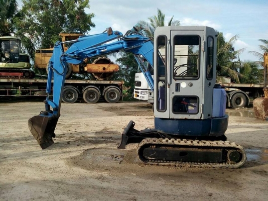 FROM JAPANรถขุดAIRMAN-AX30UR /เครื่องยนต์ISUZU-3KC1-3สูบ/แทรคยาง/มีเก๋ง/สภาพสวยๆ/สินค้าเก่านอก/พร้อมใช้งาน