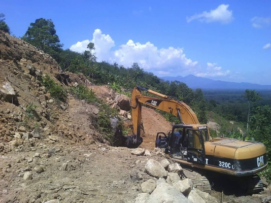 ขายรถแบคโฮ CAT 320 C เอกสารอินวอย ไมล์ 14000 ชม.ราคา 1200000