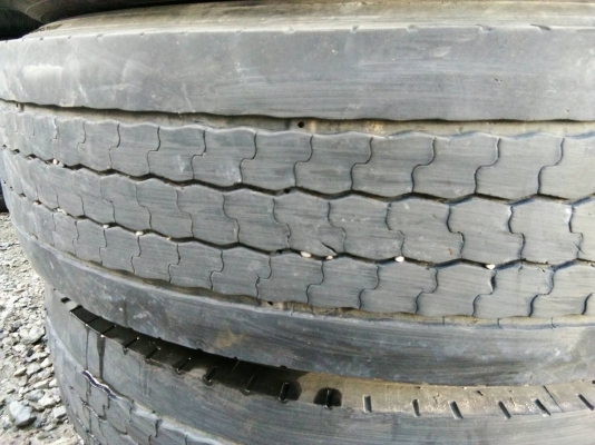 ขายยาง 825R16 มิชลิน ปี16 สวยๆ พร้อมยางในยางรอง จำนวน 5 เส้น ขาย6500 บาท