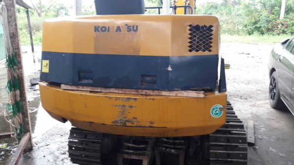 ขายKomatsu Pc30-6สภาพสวยพร้อมใช้ ติดต่อคุณอ๊อฟ พิจิตร 086-737-9991