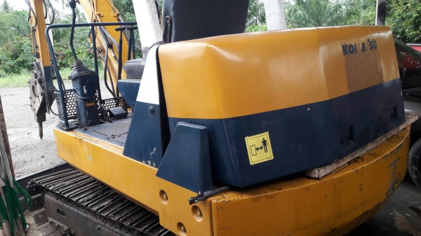 ขายKomatsu Pc30-6สภาพสวยพร้อมใช้ ติดต่อคุณอ๊อฟ พิจิตร 086-737-9991
