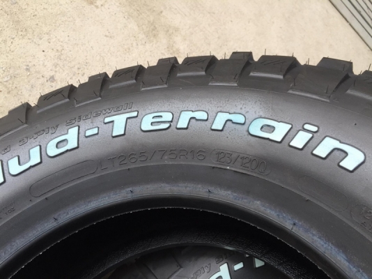 BF Mud km2 ขนาด 265/75/16 USA. ยางใหม่ราคามือ2 มีน้อยหมดแล้วหมดเลย BF Mud km2 ขนาด 265/75/16 USA. ยางใหม่ราคามือ2 มีน้อยหมดแล้วหมดเลย