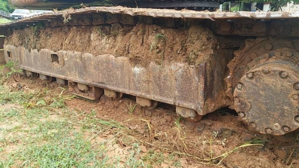 ขาย 395,000 HITACHI EX 200-1 เครื่องเดิมดี ปั้มเดิมแรง เอวมีขยับนิดๆๆ โซ่พอใช้ รอนเลอร์ดี เล่มทะเบียน รถอยู่ ขอนแก่น  090-772-3710 090-772-3708