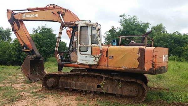 ขาย 395,000 HITACHI EX 200-1 เครื่องเดิมดี ปั้มเดิมแรง เอวมีขยับนิดๆๆ โซ่พอใช้ รอนเลอร์ดี เล่มทะเบียน รถอยู่ ขอนแก่น  090-772-3710 090-772-3708