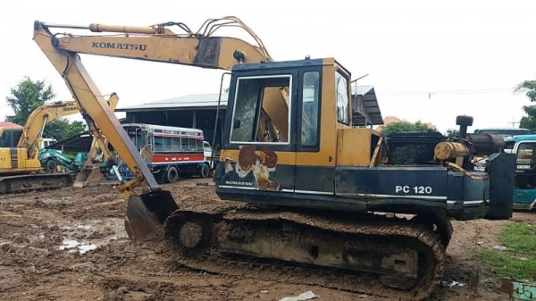 ขาย 255,000 KOMATSU pc 120-3 บูมอามยาว เครื่อง ISUZU 6BD  ปั๊มดี เอวแน่น ช่วงล่างดี พร้อมใช้งาน รถอยู่ ร้อยเอ็ด 090-772-3710 090-772-3708