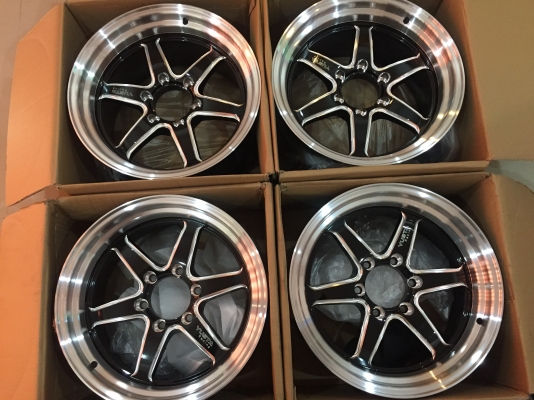 ล้อแม็ก เวล ขอบ18 เลเซอร์ก้าน ขนาด 5 รู และ 6 รู  หน้า 9.5-10.5 ของใหม่แกะกล่องครบชุด 4 วง 13000