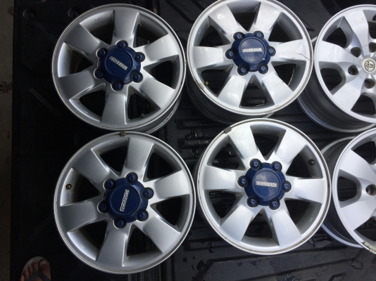 ล้อแม็ก ISUZU ขนาด 6 รู ขอบ 16 ครบชุด 4 วง 3000  สภาพสวยๆไม่มีดุ้งไม่มีคตไม่มีซ่อม