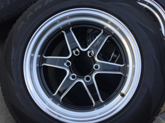 WELD ขอบ18 เลเซอร์ก้าน ล้อใหม่พร้อมยางเปอร์เซ็นต์ MAXXIS 265 60 18 ปี 14 ขนาด 6 รู หน้า 9.5-10.5 ครบชุด 15000 WELD ขอบ18 เลเซอร์ก้าน ล้อใหม่พร้อมยางเปอร์เซ็นต์ MAXXIS 265 60 18 ปี 14 ขนาด 6 รู หน้า 9.5-10.5 ครบชุด 15000