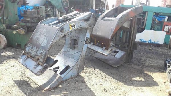 ปากคีบติดโฟล์คลิฟท์ญี่ปุ่น TCM ATTACHMENT JAPAN สภาพสวยงานเก่านอกลงตู้ (เหลือ 1 ตัว)