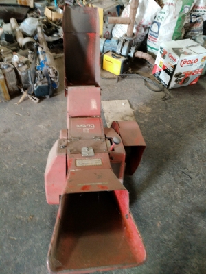 เครื่องย่อยกิ่งไม้