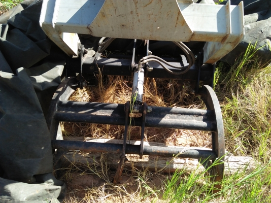 ...คีบ...รถไถใหญ่ครับ..ต่อรองหน้างานเลยนะครับ