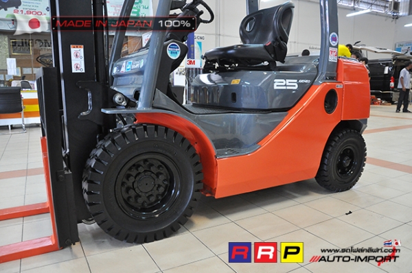 ขายรถโฟล์คลิฟท์มือสอง TOYOTA รุ่น 8FD25-18427 นำเข้าจากประเทศญี่ปุ่น 100\% ไม่เคยใช้งานในไทย