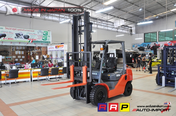 ขายรถโฟล์คลิฟท์มือสอง TOYOTA รุ่น 8FD25-18427 นำเข้าจากประเทศญี่ปุ่น 100\% ไม่เคยใช้งานในไทย