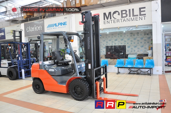 ขายรถโฟล์คลิฟท์มือสอง TOYOTA รุ่น 8FD25-18427 นำเข้าจากประเทศญี่ปุ่น 100\% ไม่เคยใช้งานในไทย