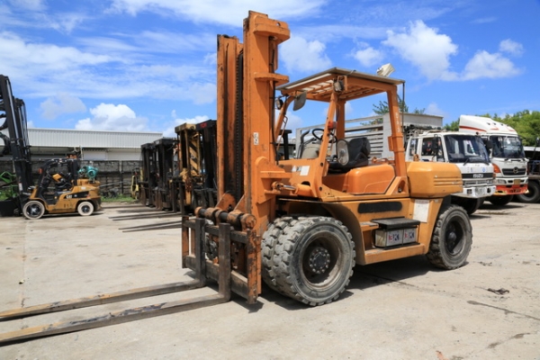 ขายรถยกโคมัสสึ 8 ตัน เสาสูฃง 4 เมตร เครื่องดีซล เกียร์ออโต้