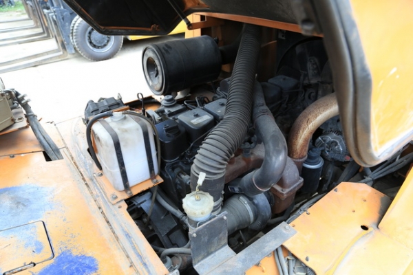 ขายรถยกโคมัสสึ 8 ตัน เสาสูฃง 4 เมตร เครื่องดีซล เกียร์ออโต้