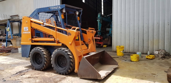 รถตักเอนกประสงค์ ยี่ห้อ Toyota Bob Cat sdk 5 เครื่องยนต์ 3สูบ ยันม่า25 แรงม้า เก่าญี่ปุ่นทำงาน 1000 ชั่วโมงสภาพดี ทำงานคล่องตัว เก่าญี่ปุ่นแท้ไม่เคยใช้งานในไทย ราคา215,000บาท #KPGแทรคเตอร์ 081-8416818 083-4355829 หรือ ติดต่อสอบถามได้ที่  กดไปที่ลิ้งค