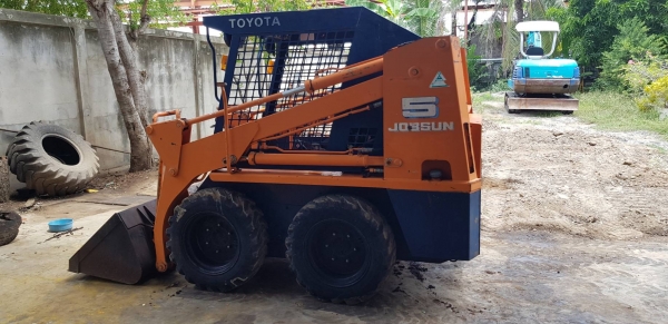 รถตักเอนกประสงค์ ยี่ห้อ Toyota Bob Cat sdk 5 เครื่องยนต์ 3สูบ ยันม่า25 แรงม้า เก่าญี่ปุ่นทำงาน 1000 ชั่วโมงสภาพดี ทำงานคล่องตัว เก่าญี่ปุ่นแท้ไม่เคยใช้งานในไทย ราคา215,000บาท #KPGแทรคเตอร์ 081-8416818 083-4355829 หรือ ติดต่อสอบถามได้ที่  กดไปที่ลิ้งค