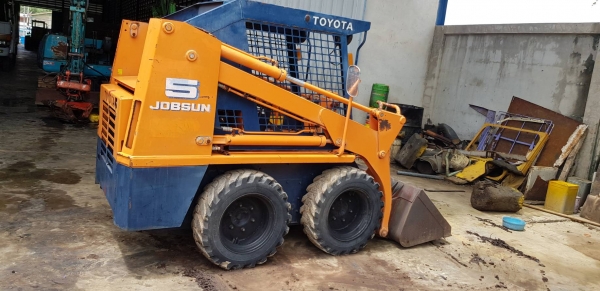 รถตักเอนกประสงค์ ยี่ห้อ Toyota Bob Cat sdk 5 เครื่องยนต์ 3สูบ ยันม่า25 แรงม้า เก่าญี่ปุ่นทำงาน 1000 ชั่วโมงสภาพดี ทำงานคล่องตัว เก่าญี่ปุ่นแท้ไม่เคยใช้งานในไทย ราคา215,000บาท #KPGแทรคเตอร์ 081-8416818 083-4355829 หรือ ติดต่อสอบถามได้ที่  กดไปที่ลิ้งค