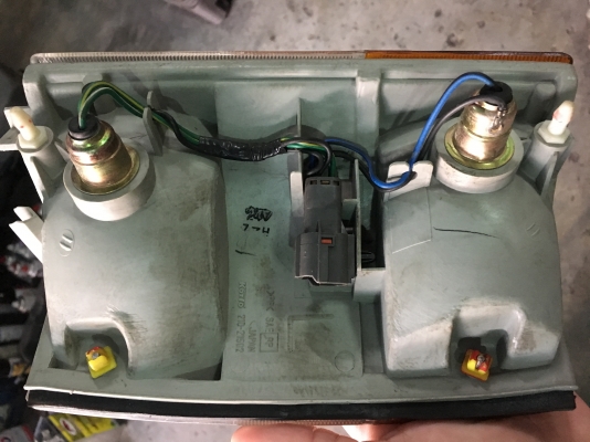 ไฟข้าง Isuzu NPR