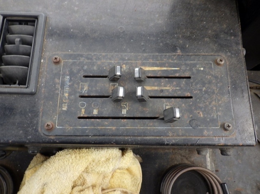 ขายรถตัก ยี่ห้อTCM รุ่น 830-2