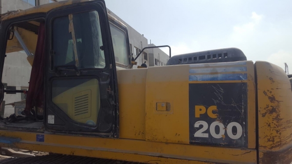 รถแบคโฮขนาด PC200 ยี่ห้อ KOMATฺฺSU