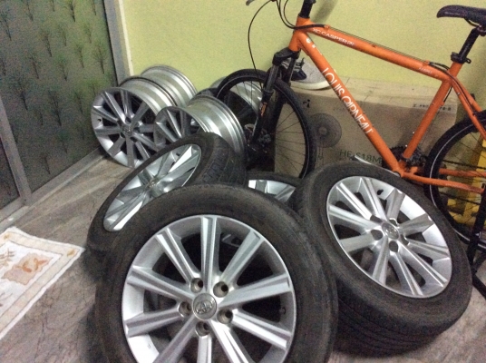 ล้อแมแท้TOYOTA CAMRY HYBRID ขอบ17 5รู114.3 เดิมๆไม่คดไม่ดุ้งสวยๆ ล้อแมแท้TOYOTA CAMRY HYBRID ขอบ17 5รู114.3 เดิมๆไม่คดไม่ดุ้งสวยๆ