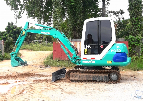 ขายรถแมคโคร komatsu pc30รุ่น7 มีไลหัวเจาะ