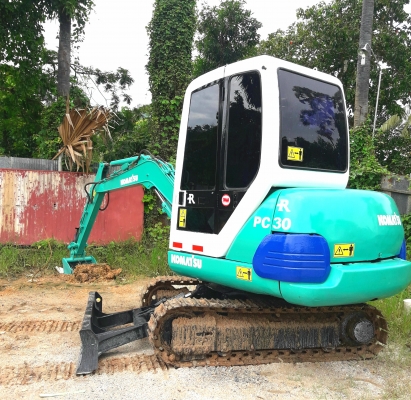 ขายรถแมคโคร komatsu pc30รุ่น7 มีไลหัวเจาะ