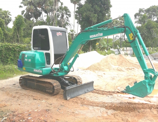 ขายรถแมคโคร komatsu pc30รุ่น7 มีไลหัวเจาะ