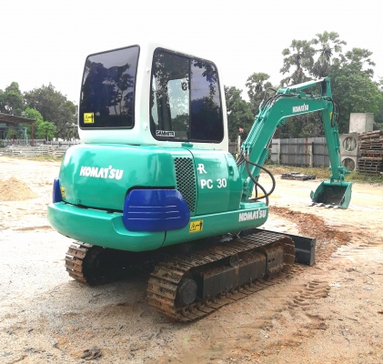 ขายรถแมคโคร komatsu pc30รุ่น7 มีไลหัวเจาะ