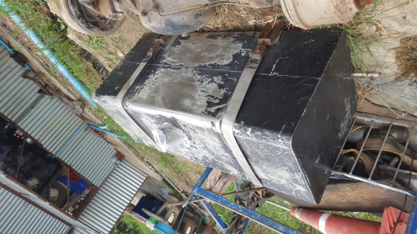 ขายถังน้ำมัน600ลิตร15000บาทโทร0643130366