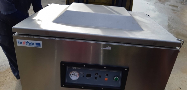 เครื่องแวคคั่มแพคกิ้ง ของใหม่ สีถลอกนิดหน่อยลูกค้าเคลมประกันมารมคา45,000 บาท