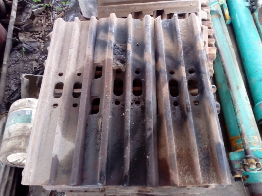 ขายแผ่นแทรก รถแมคโค SK-120-2-3-5-135 แผ่นยาว 50 ซม.และ CAT-320. โกเบ-200 แผ่นยาว 80 ซม. ขายไม่แพงครับ