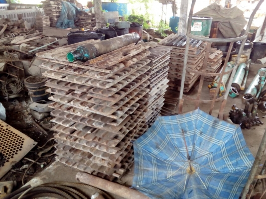 ขายแผ่นแทรก รถแมคโค SK-120-2-3-5-135 แผ่นยาว 50 ซม.และ CAT-320. โกเบ-200 แผ่นยาว 80 ซม. ขายไม่แพงครับ