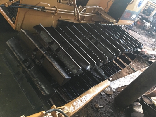 ขายรถแทร็กเตอร์D2-6PL สไลด์3ทิศทาง เก่าญี่ปุ่น รถพร้อมใช้งาน เครื่องดี ช่วงล่างดีเปลี่ยนใหม่หมด ใบแทร็กสวยทุกใบ ราคาต่อรองคุยกันได้ โทร0616613023แพรว