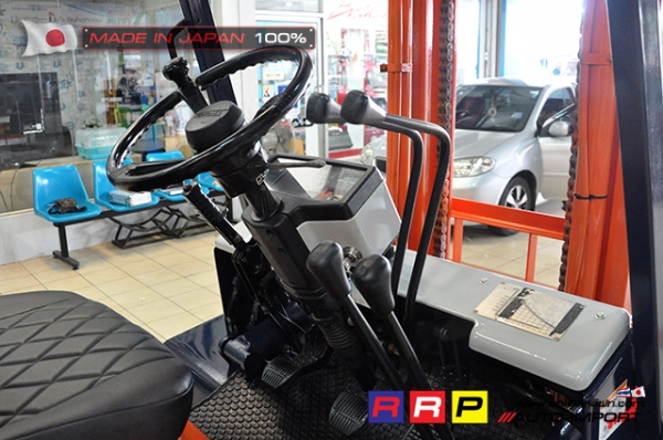 ขายรถโฟล์คลิฟท์มือสอง TOYOTA รุ่น 5FD30-13039 นำเข้าจากประเทศญี่ปุ่น 100\% ไม่เคยใช้งานในไทย