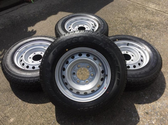 ขายล้อกระทะป้ายแดง D-Max ขอบ15 6รู พร้อมยาง DUNLOP LT36 215-70-15 ปี18 ชุดละ 9,000 บาท