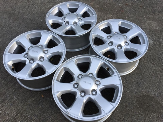 ขายล้อป้ายแดง ดีแม็กบลูเพาเวอร์ 1.9 ขอบ16 6/139 ชุดละ 3,900 บาท