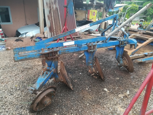 ขายผานสามรถไถฟอร์ดสภาพสวย ขายผานสามรถไถฟอร์ดสภาพสวย